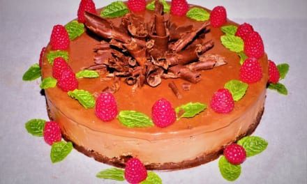 Čokoládový cheesecake s malinami
