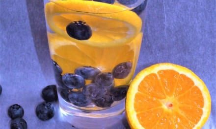 Ovocná voda: borůvka a pomeranč