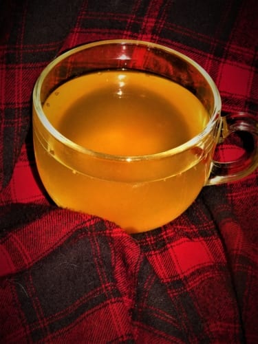 Čaj na chřipku: citrón, med, zázvor, chilli