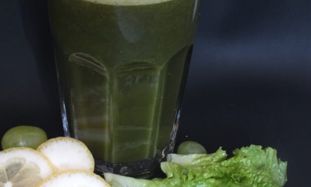 Zelený džus (okurka, hrozno řapíkatý celer a špenát)