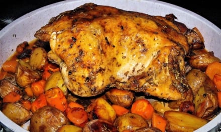 Kuře pečené s brambory, zeleninou a rozmarýnem (bez laktózy)