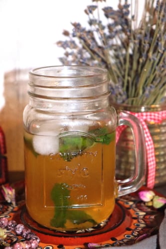Ledový zelený čaj s ovocem soursop a moringou