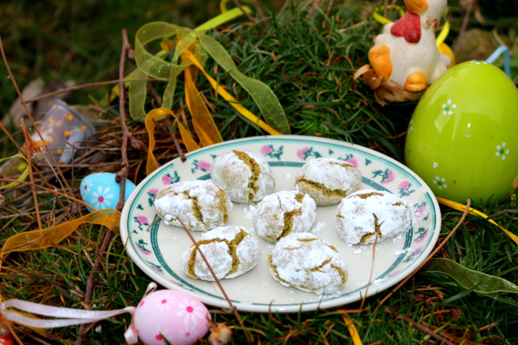 Velikonoční mandlové sušenky s matchou + VIDEORECEPT